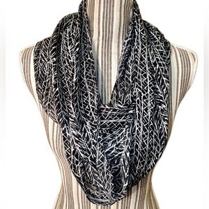 Infinity Scarf Black White Pattern OS Kohl’s Liteweight SemiSheer Gorgeous